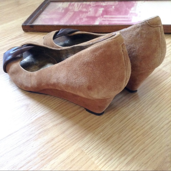 ✨bundle these and they’re free!✨Nine West suede peeptoe wedges 🍂 size 8 🍂 EUC! - Picture 6 of 9